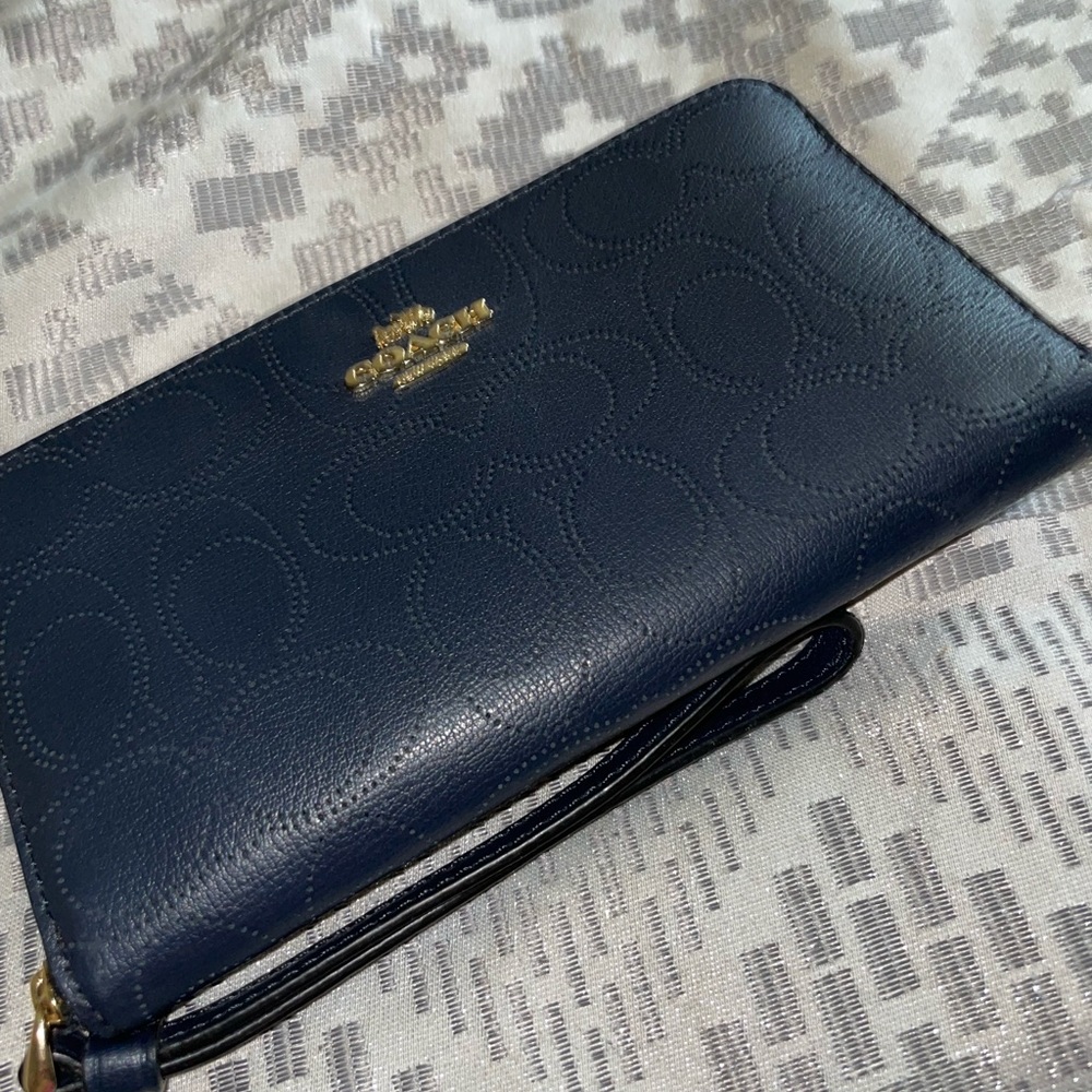 Coach wallet used like 2 weeks